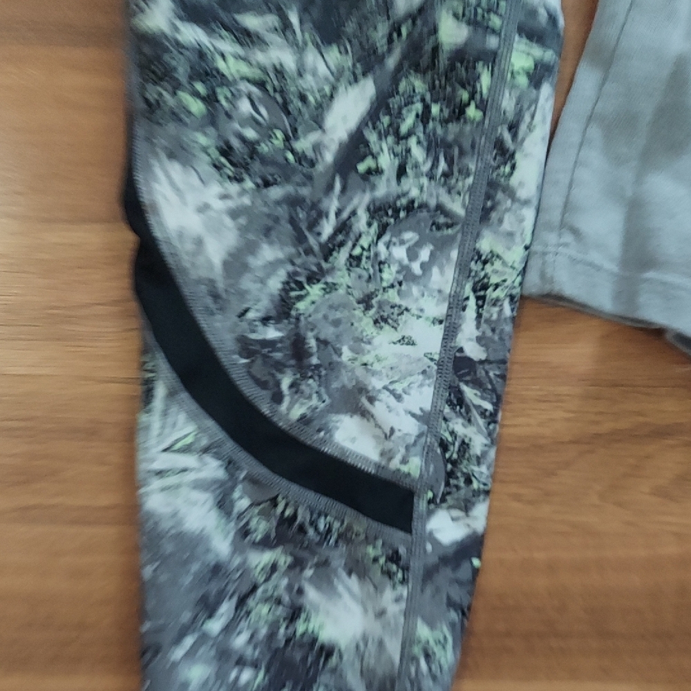 Calvin Klein Gray Pullover with Patterned Green-Accented Leggings - Picture 5 of 5